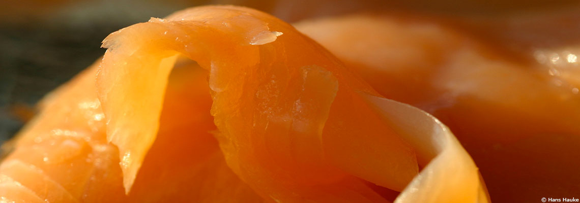 Truites et saumons fumés : trop de sel et de toxiques