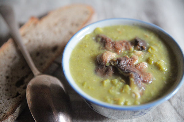 Potage de pois cassés et shiitakés