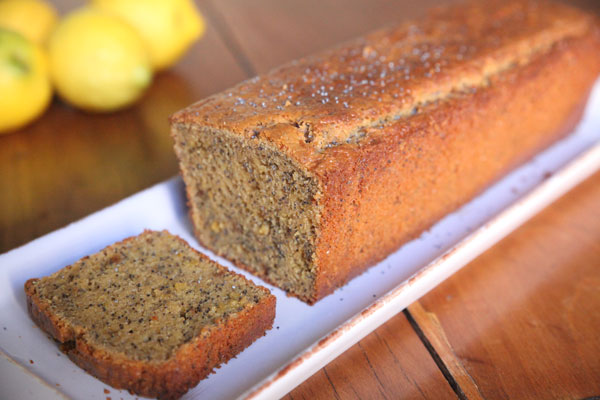 Cake moelleux sans gluten au citron et au pavot