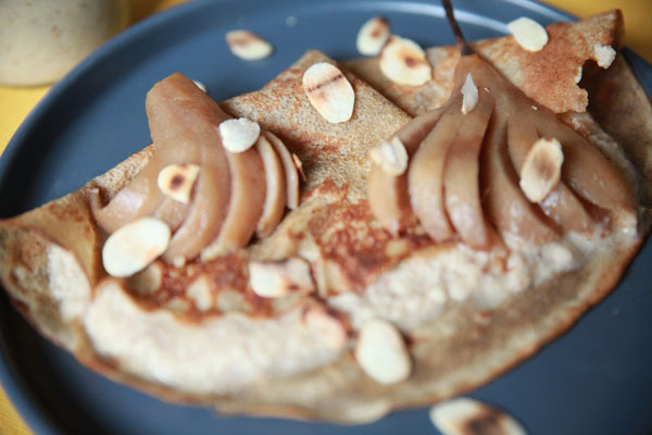 Galette à la crème d'amande et poire aux épices