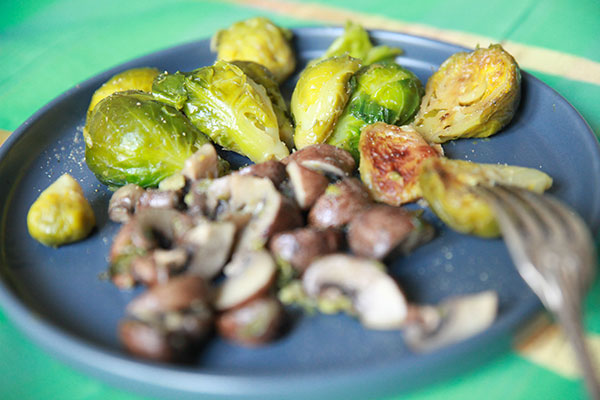 Poêlée de choux de Bruxelles aux champignons