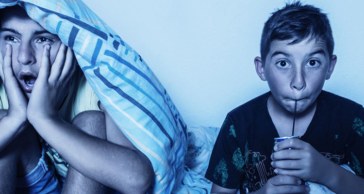 Comment protéger les enfants exposés à des images de guerre violentes ?