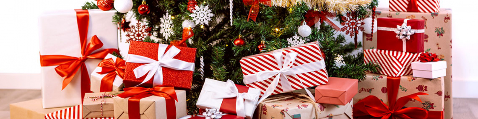 Quel est l’impact carbone des fêtes ? Sapin, bûche, cadeaux… où se cache le CO₂ ?